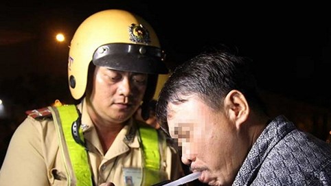 Có lo bị nhiễm bệnh khi đo nồng độ cồn?