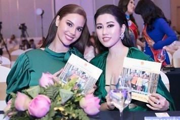 Emily Hồng Nhung hội ngộ Hoa hậu Hoàn vũ Philippines 2018