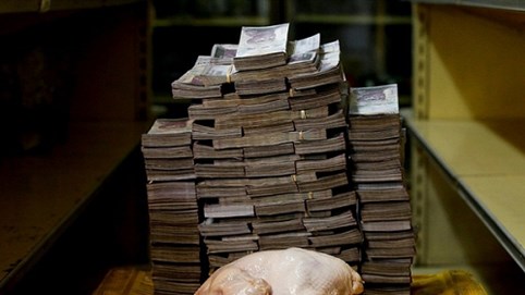 Để mua thực phẩm ở Venezuela, bạn phải vác theo 