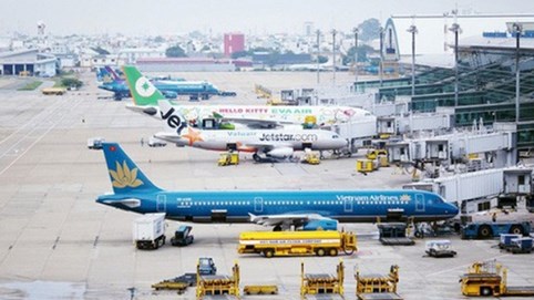 Hạ tầng quá tải, bầu trời chật chội cho hãng mới: Cản hãng cũ, hại hãng mới