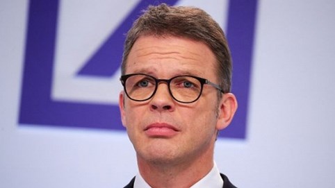 Nhân viên Deutsche Bank làm hành động không thể ngờ trong lúc hàng loạt đồng nghiệp bị sa thải