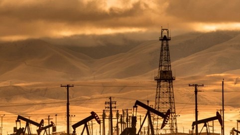 Giá dầu thế giới giảm, hơn 1 triệu lao động có nguy cơ mất việc