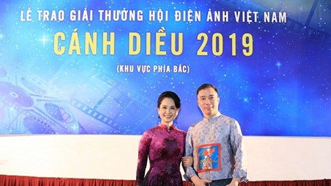 Nghệ sĩ Lan Hương diện áo dài nghìn đô dự sự kiện