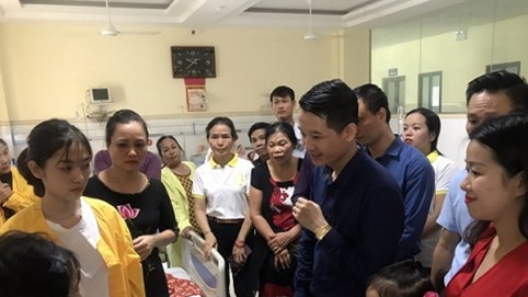 Doanh nhân Phạm Hữu Tuấn và các nhà hảo tâm chung tay san sẻ tình thương tại Bệnh viện Đa khoa Phúc Thịnh - Thanh Hoá