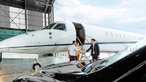 Bay từ TP.HCM ra Hà Nội hết 460 triệu đồng có gì đặc biệt?