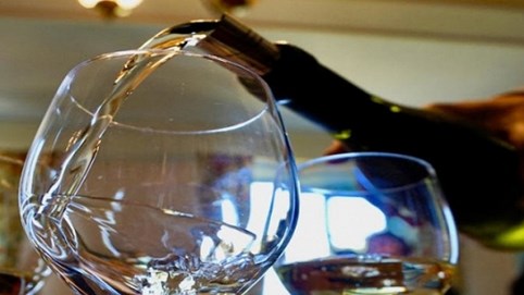 Forbes: Tiêu thụ bia rượu ở Việt Nam tăng nhanh nhất thế giới