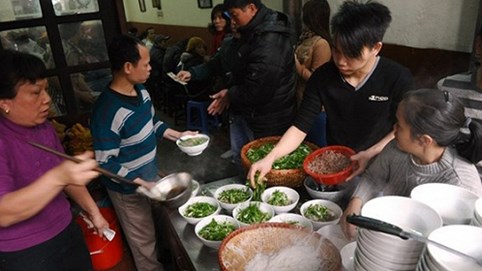 Gắn mã code tại hộ bán phở, bún bò… để chống thất thu thuế?