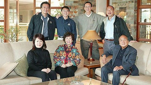 Gia tộc giàu có hàng đầu Hong Kong và cuộc hồi sinh đế chế sản xuất dầu hào lớn nhất thế giới