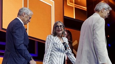 Gia tộc giàu nhất thế giới tiêu khối tài sản trăm tỷ USD như thế nào?