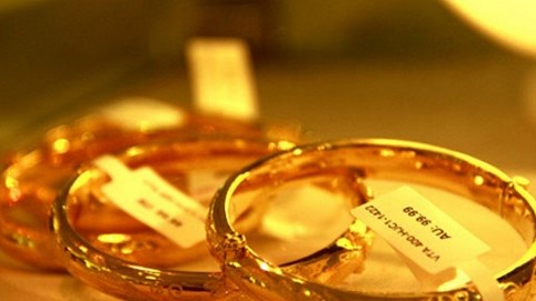 Giá vàng hôm nay (12/10): Vàng tăng vọt vì sắc đỏ trên thị trường chứng khoán