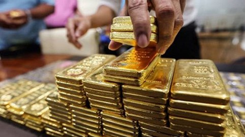 Giá vàng hôm nay 13/11: Bán tháo ồ ạt, chìm xuống vùng nhạy cảm