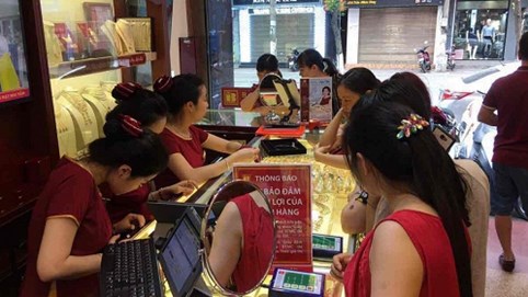 Giá vàng hôm nay 21/9: Bất ngờ vọt 'đỉnh', có thể chốt lời ngay bây giờ