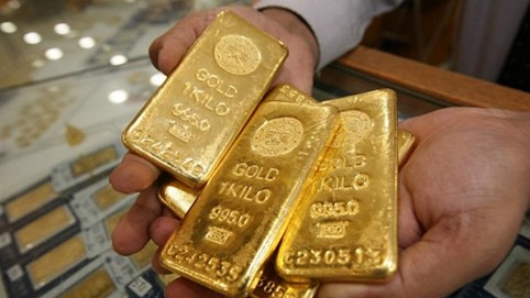 Giá vàng hôm nay 8/3: USD tăng vọt, vàng xuống đáy mới