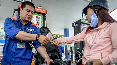 Giá xăng có thể tăng mạnh vào ngày mai