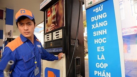 Giá xăng trước áp lực tiếp tục tăng giá