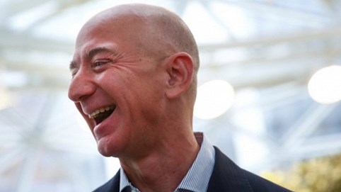 Giàu nhất thế giới thế nhưng Jeff Bezos vẫn rửa bát mỗi tối