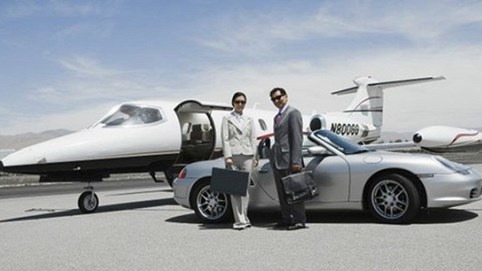 Giới siêu giàu dùng tiền làm gì?