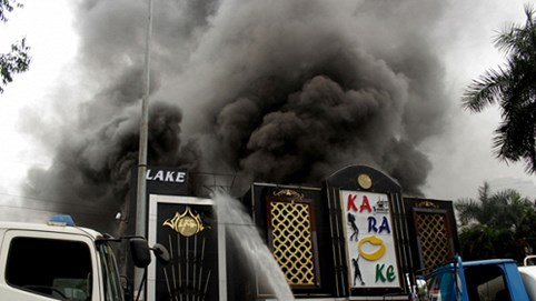 Hà Nội: Cháy lớn tại quán karaoke Lake Side ở Linh Đàm