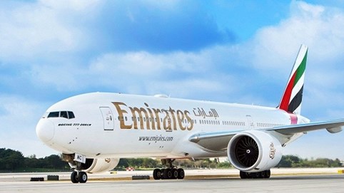 Hãng hàng không nhà giàu Emirates và Etihad kéo dài thời hạn cắt giảm 50% lương