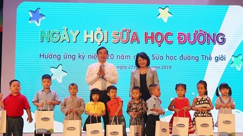 Hàng ngàn phụ huynh và trẻ em tham gia chương trình Ngày hội Sữa học đường Đà Nẵng