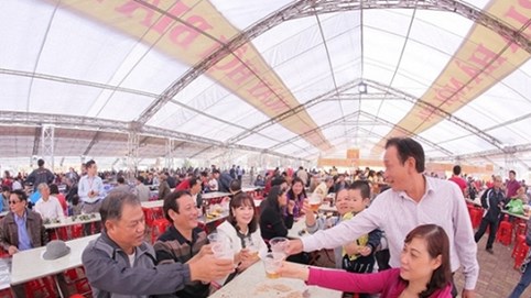 Hàng nghìn người nô nức tham dự Ngày hội Bia Hà Nội 2017