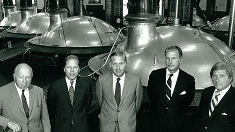 Hành trình lụn bại của gia tộc từng giàu nhất nước Mỹ