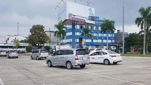 Hiệp hội Vận tải ôtô kêu gọi tài xế taxi truyền thống không đình công phản đối Grab