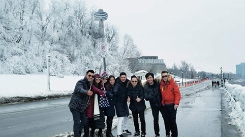 Phim “Giấc mơ Mỹ” tiếp tục oanh tạc tại Canada sau màn chào sân ấn tượng tại Mỹ