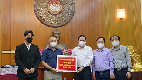 HLV Park Hang Seo ủng hộ 5.000 USD để chung tay đẩy lùi dịch Covid-19