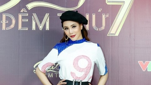 Hồ Quỳnh Hương khoe vũ đạo mạnh mẽ trên sân khấu ở tuổi U40