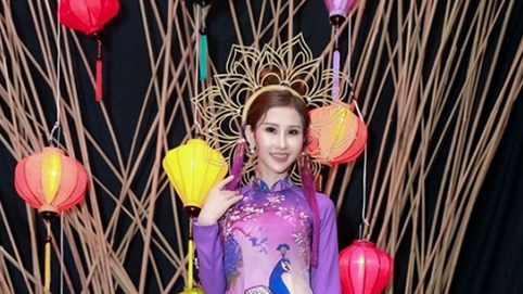 Chi Nguyễn làm vedette trong BST Áo dài