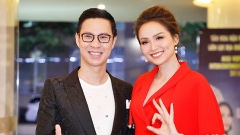 Hoa hậu Diễm Hương - MC Anh Quân thân thiết dự sự kiện