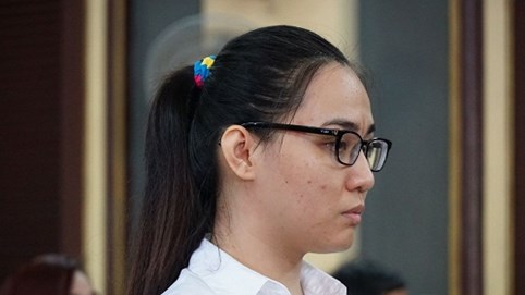 'Hoa hậu' ma túy Trần Kim Yến giả điên tại tòa