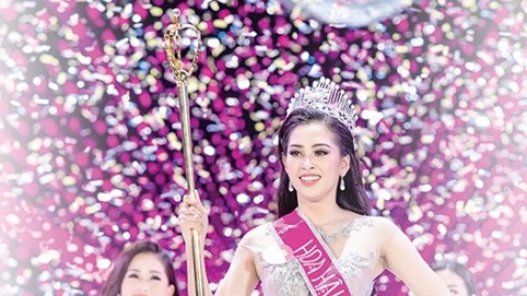 Hoa hậu Tiểu Vy: Từ cô gái vấp té đến bước chân tự tin trên sàn Miss World 2018
