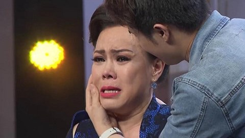 Hoài Linh, Minh Nhí chia buồn với Việt Hương khi ba qua đời