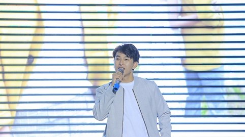 Hoàng Kỳ Nam song ca cùng Trương Quỳnh Anh tặng sinh viên miền Tây