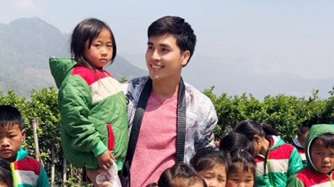 Hoàng Phi Kha vượt gần 2000 cây số làm từ thiện