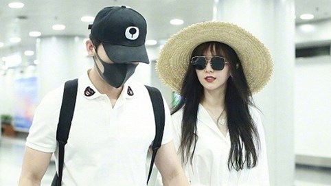 Phạm Băng Băng và Lý Thần nắm chặt tay nhau cùng xuất hiện, đập tan tin đồn chia tay?