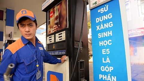 Đại lý bỏ xăng E5 để bán xăng khoáng