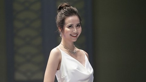 Huyền Lizzie làm veddete, kết show trang sức 