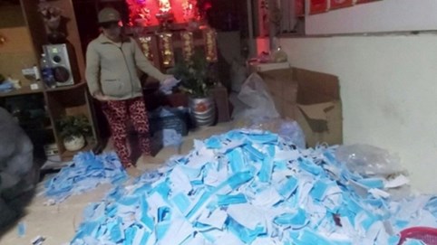 Tiêu hủy gần 1 tấn khẩu trang y tế được tái chế từ bãi thu gom rác