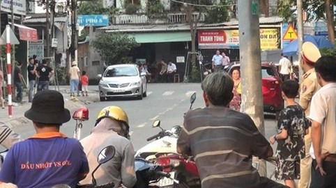 Khám ngôi nhà nghi có liên quan vụ nổ tại Cục Thuế Bình Dương