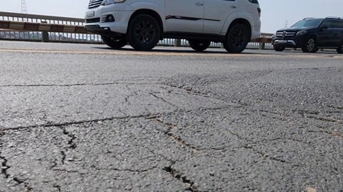 Đấu thầu qua mạng chọn đơn vị sửa mặt cầu Thăng Long