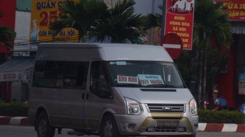 Kon Tum: Xe khách “gắn mác” thư báo ngang nhiên lộng hành