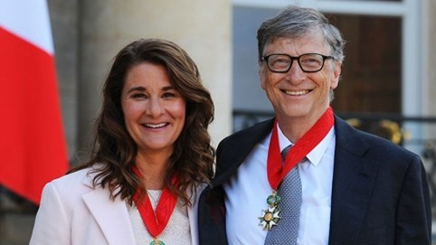 Là tỷ phú hàng đầu thế giới nhưng Bill Gates vẫn ‘sợ vợ’ một phép, bận rộn mấy cũng đưa đón con đi học và rửa bát mỗi tối để vợ đỡ vất vả