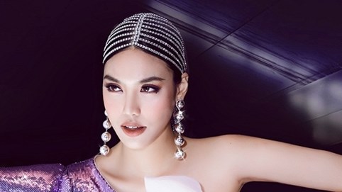 Lan Khuê tái xuất sàn diễn trong show kỷ niệm 5 năm của NTK Ivan Trần