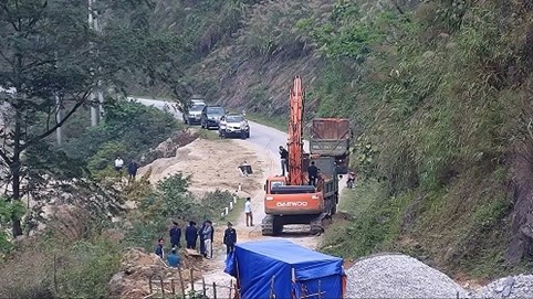 Lào Cai: Chính quyền cưỡng chế doanh nghiệp trên mặt đập thủy điện gây mất an toàn hồ chứa