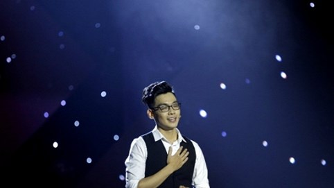 Lấy nước mắt người xem, Minh Trí nhận điểm tuyệt đối từ “bộ tứ quyền lực” Én Vàng 2017