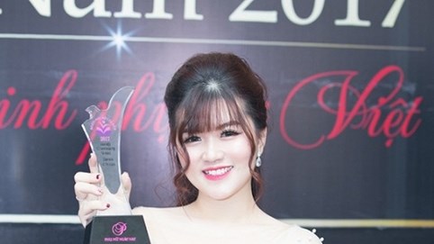 Lê Thị Xuân rạng rỡ nhận danh hiệu 