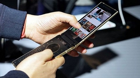 Lộ video thực tế smartphone nắp gập cao cấp W2019 của Samsung, giá bán dự kiến 2.500 USD